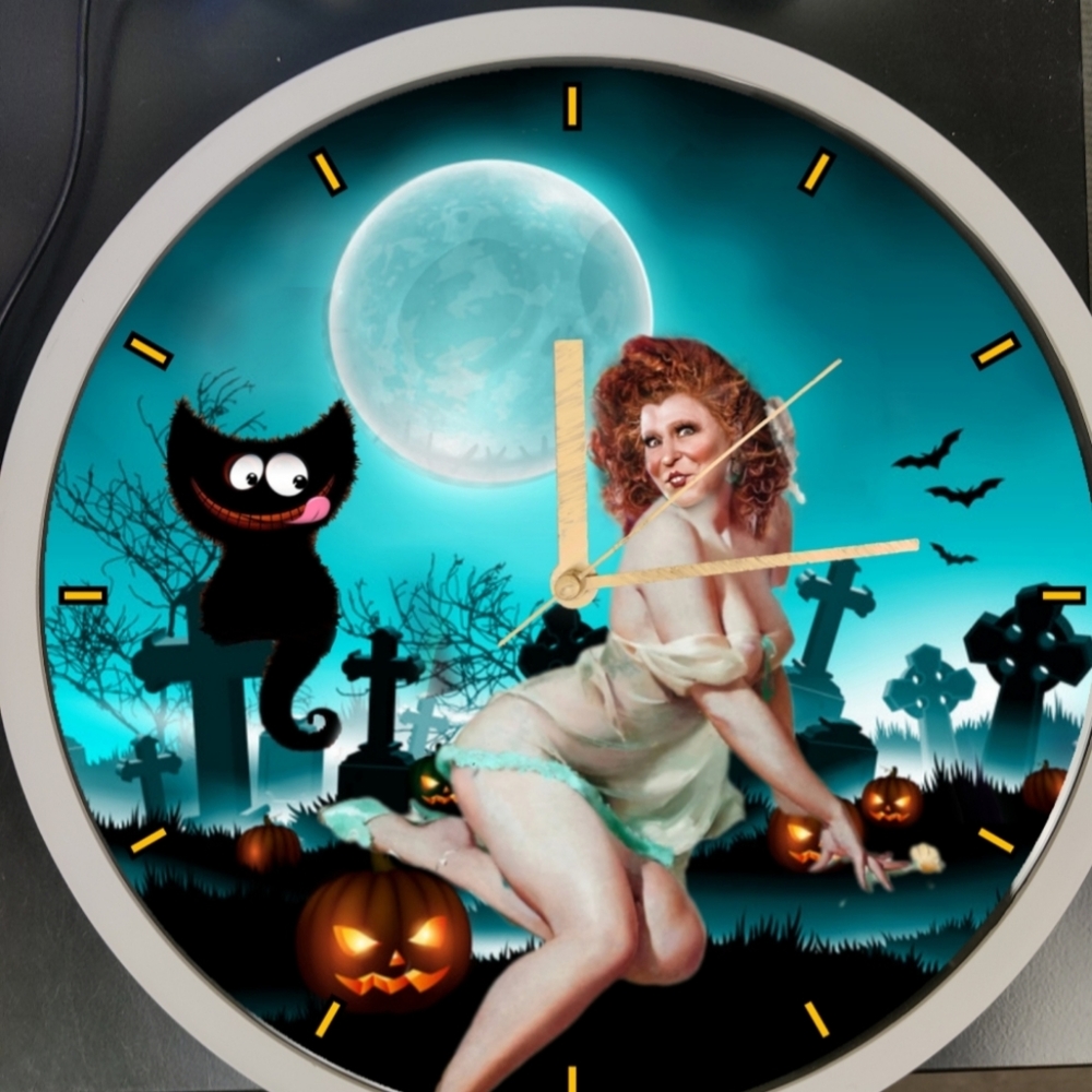 Hocus pocus Winifred and her Cat clock